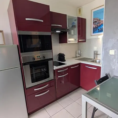 Furnished 2-room With Private Parking דירה
