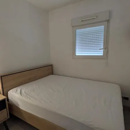 Furnished 2-room With Private Parking לה רושל