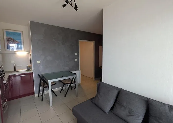 Furnished 2-room With Private Parking La Rochelle (Charente-Maritime)