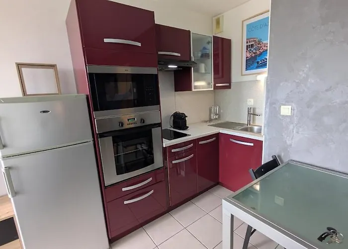 Furnished 2-room With Private Parking Appartement