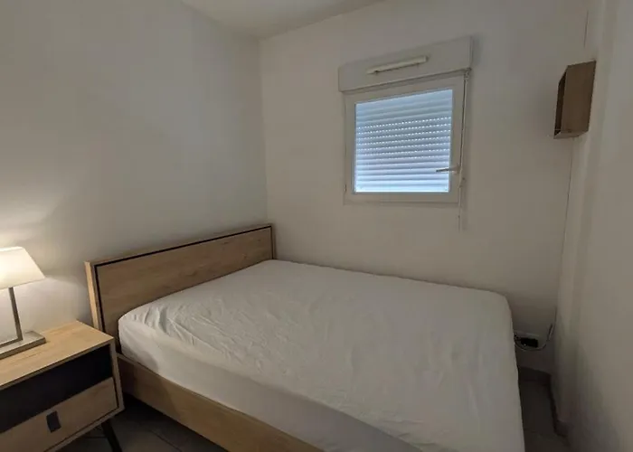 Furnished 2-room With Private Parking La Rochelle (Charente-Maritime)