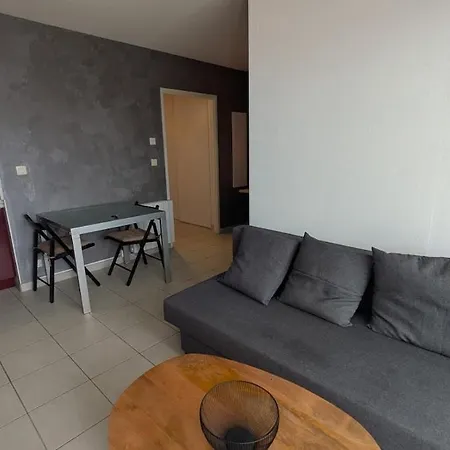 Furnished 2-room With Private Parking 公寓 拉罗歇尔