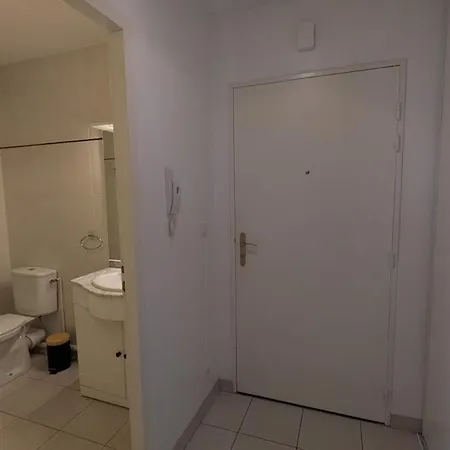 Furnished 2-room With Private Parking Appartement *