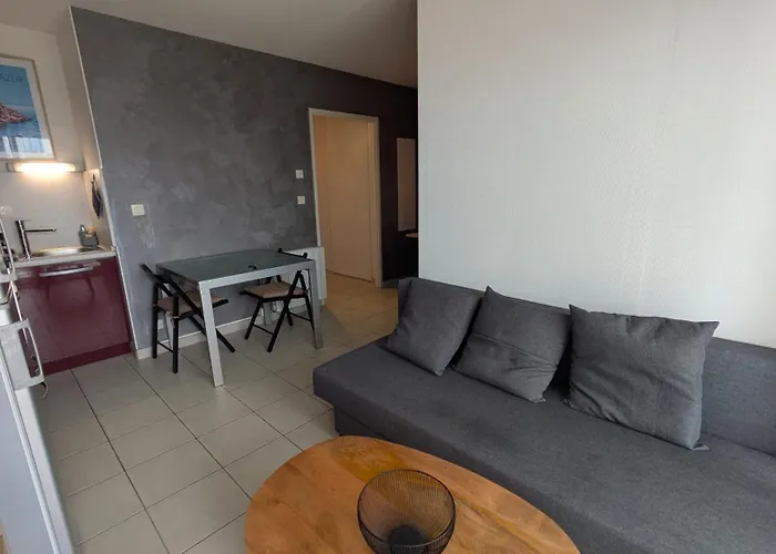 Furnished 2-room With Private Parking Apartamento *